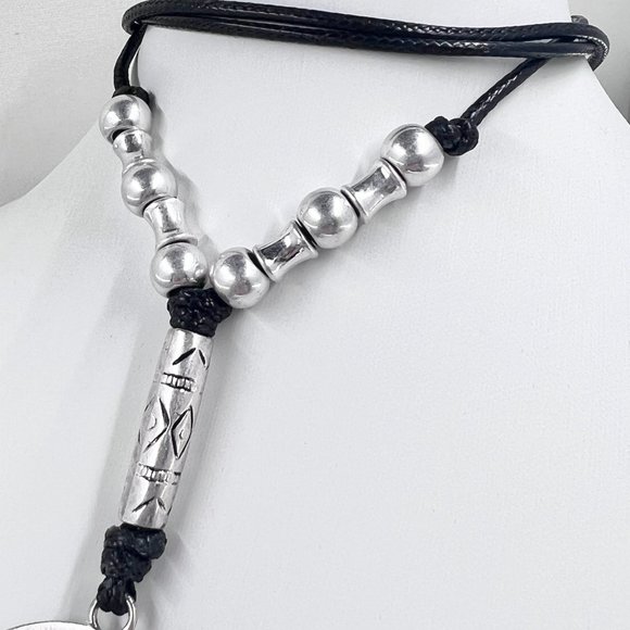 C 1946 - Silver Tone Romans 8:28 Medallion 28” Black Cord Necklace - Picture 5 of 10